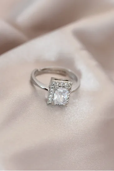 Ayarlamalı Silver Renk Metal Zirkon ve Kristal Taşlı Dikdörtgen Model Yüzük