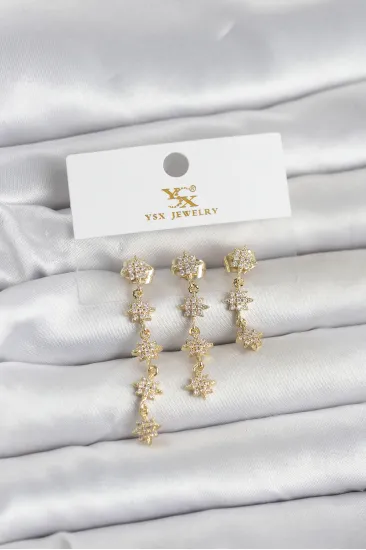 Pirinç Gold Renk Sıralı Kutup Yıldızı Model 3'lü Kadın Küpe Pirinç Gold Renk Sıralı Kutup Yıldızı Model 3'lü Kadın Küpe