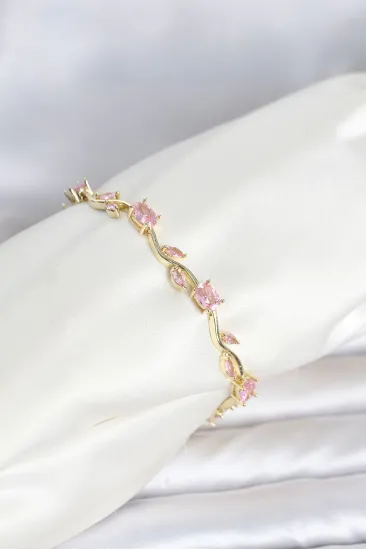 Pirinç Gold Renk Pembe Zirkon Taşlı Çiçek Model Kadın Bileklik Pirinç Gold Renk Pembe Zirkon Taşlı Çiçek Model Kadın Bileklik