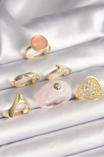 Pirinç Gold Renk Pembe Plastik Yüzük Model Daire Pembe Mine Yılan Detay 6'Lı Kadın Yüzük Seti Pirinç Gold Renk Pembe Plastik Yüzük Model Daire Pembe Mine Yılan Detay 6'Lı Kadın Yüzük Seti