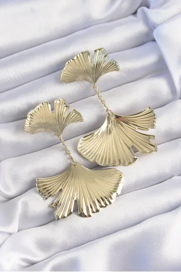 Pirinç Gold Renk Tırtıklı Yaprak Model Sallantılı Küpe Pirinç Gold Renk Tırtıklı Yaprak Model Sallantılı Küpe