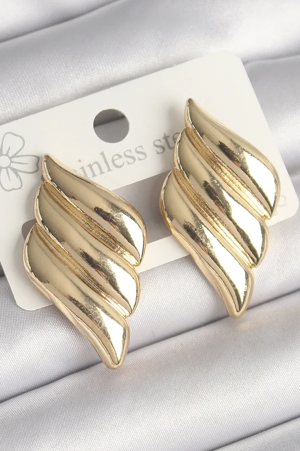 Pirinç Gold Renk 3 Sıralı Dalgalı Model Kadın Küpe Pirinç Gold Renk 3 Sıralı Dalgalı Model Kadın Küpe