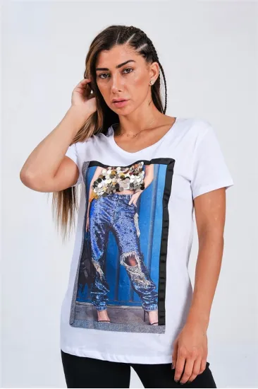 Beyaz Baskılı Pul İşlemeli Sim Şeritli T-Shirt Beyaz Baskılı Pul İşlemeli Sim Şeritli T-Shirt