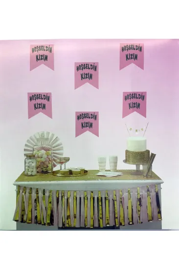 Pembe Üzeri Gümüş Renk Hoşgeldin Kızım Bayrak Süs (5637) Pembe Üzeri Gümüş Renk Hoşgeldin Kızım Bayrak Süs (5637)