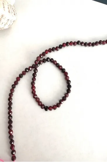 SERTİFİKALI 4 mm Lal Garnet Granat Doğal Taş Kolye SERTİFİKALI 4 mm Lal Garnet Granat Doğal Taş Kolye