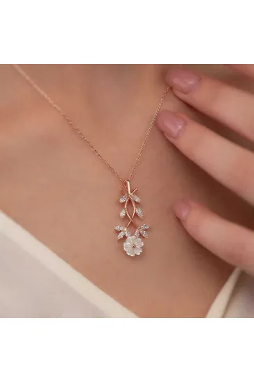 Gümüş Rose Beyaz Bahar Çiçeği Kolye Gümüş Rose Beyaz Bahar Çiçeği Kolye