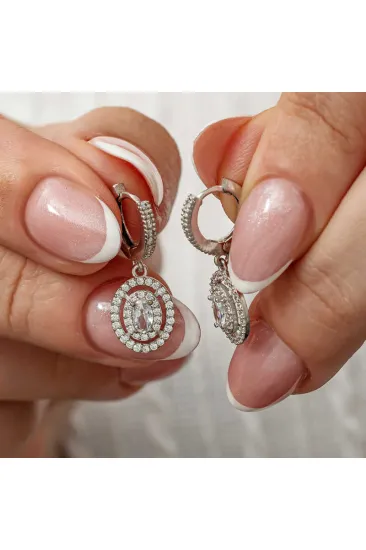 Gümüş Oval Taşlı Sallantılı Küpe Gümüş Oval Taşlı Sallantılı Küpe