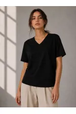 Kadın V Yaka Basic Tişört Kısa Kol Yazlık Regular Fit T-Shirt - Siyah Kadın V Yaka Basic Tişört Kısa Kol Yazlık Regular Fit T-Shirt - Siyah