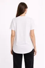 Kadın Basic T-Shirt Kısa Kol Bisiklet Yaka Oval Kesim Tişört - Beyaz Kadın Basic T-Shirt Kısa Kol Bisiklet Yaka Oval Kesim Tişört - Beyaz