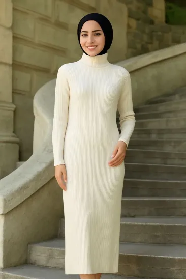 Kadın Tesettür Triko Elbise Boğazlı Uzun Fitilli Dokuma Esnek Tam Kalıp 130 cm - Beyaz Kadın Tesettür Triko Elbise Boğazlı Uzun Fitilli Dokuma Esnek Tam Kalıp 130 cm - Beyaz