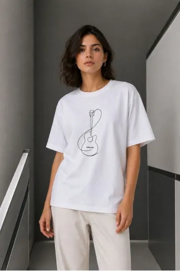 Kadın Minimal Gitar Baskılı Tişört T-Shirt Yazlık Kısa Kol Bisiklet Yaka T-Shirt  - Beyaz