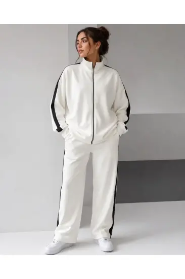 Kadın Scuba Kumaş Oversize Şerit Detaylı Fermuarlı Alt Üst Eşofman Takımı - Beyaz Kadın Scuba Kumaş Oversize Şerit Detaylı Fermuarlı Alt Üst Eşofman Takımı - Beyaz