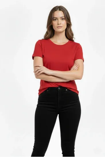 Kadın Bisiklet Yaka Slim Fit Likralı Tişört - Kırmızı Kadın Bisiklet Yaka Slim Fit Likralı Tişört - Kırmızı