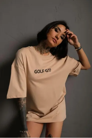 Kadın Oversize Tişört Golf GTI Retro Araba Baskılı T-shirt - Bej Kadın Oversize Tişört Golf GTI Retro Araba Baskılı T-shirt - Bej