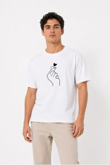 Erkek Kore Parmak Kalp Aşk Temalı Minimal Baskılı Tişört Yazlık Kısa Kol T-Shirt - Beyaz Erkek Kore Parmak Kalp Aşk Temalı Minimal Baskılı Tişört Yazlık Kısa Kol T-Shirt - Beyaz
