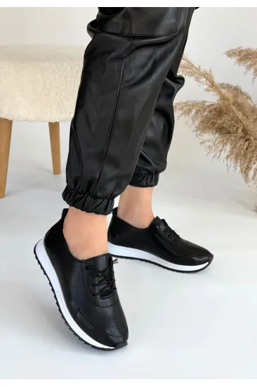 Tone Siyah Cilt Bağcıklı Spor Ayakkabı Tone Siyah Cilt Bağcıklı Spor Ayakkabı